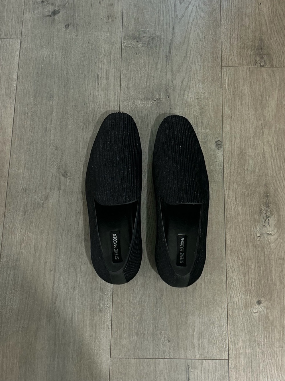 Steve Madden
Size: 11
Men’s Black Slip-On Loafers